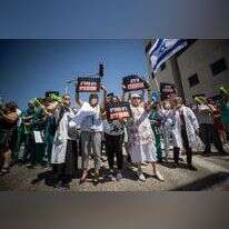 צוותים רפואיים מפגינים מחוץ למשרד הבריאות בירושלים. אוגוסט 2021. | יונתן זינדל, פלאש 90