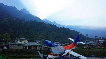 התרסקות מטוס בנפאל, ארכיון. | שאטרסטוק התרסקות מטוס בנפאל, ארכיון. | שאטרסטוק