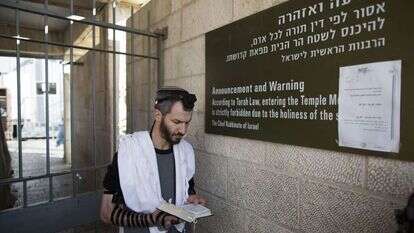 ארנון סגל בכניסה להר הבית, ארכיון. | יונתן זינדל, פלאש 90