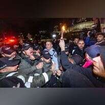 עימותים בין שוטרים למפגינים בהפגנה במוצאי שבת בתל אביב. | יונתן זינדל, פלאש 90