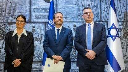 סער, הרצוג וחיות בהשבעת שופטים בבית הנשיא. | אוליבר פיטוסי, פלאש 90