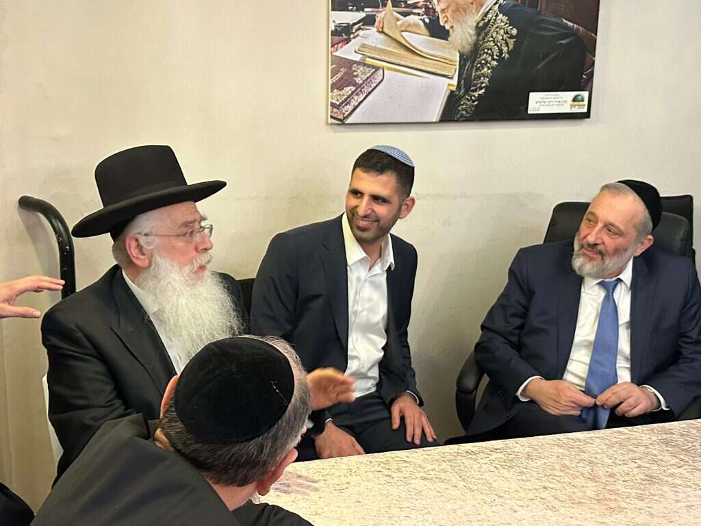 ח"כ מאיר פרוש עם דרעי. ללא קרדיט ח"כ מאיר פרוש עם דרעי. ללא קרדיט