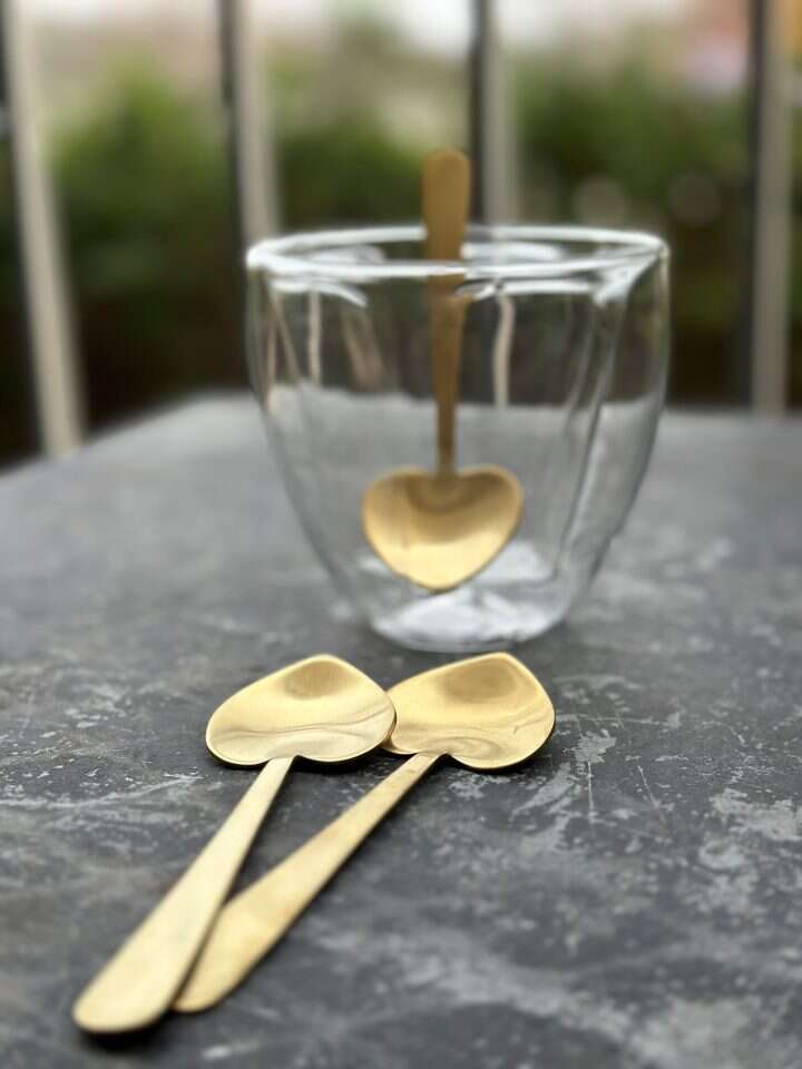 כפיות בצורת לב, להשיג בסיפורי בתים. | יח"צ