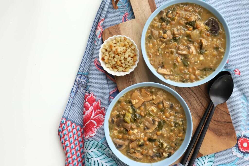 מרק פטריות ועדשים עשיר. | אפרת ליכטנשטט