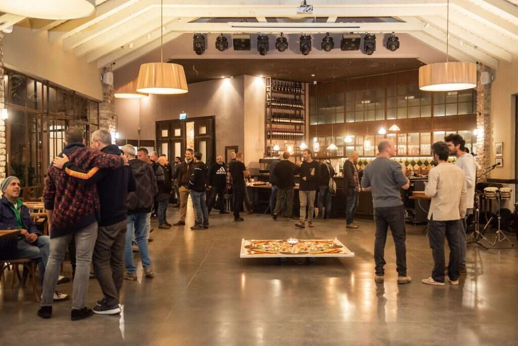 היפסטרים, ספורטאים ומנכ"לים. "שומרי האש". | אביטל הירש