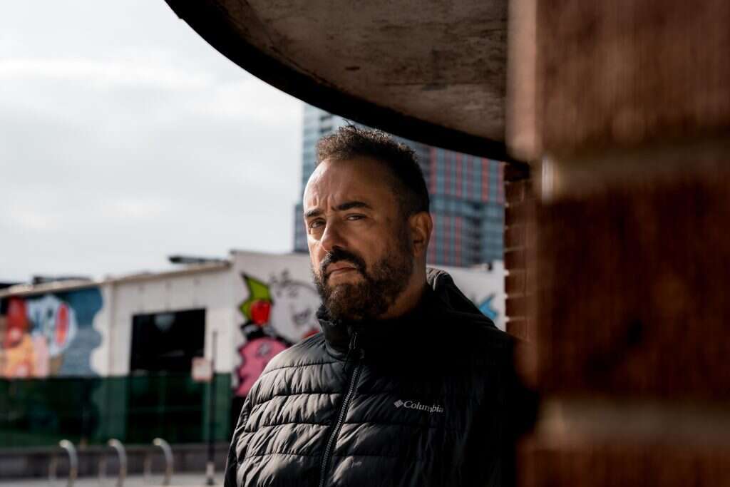 אמן הרחוב כריס דווינס. | ג'יימי קלטר דייויס, הוושינגטון פוסט