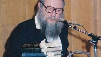 הרב דרוקמן בשיעור בשנות השמונים. | מהאלבום המשפחתי הרב דרוקמן בשיעור בשנות השמונים. | מהאלבום המשפחתי