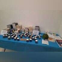 שולחן בבית משפחתו האבלה של דניס זינובייב ז"ל. | ריקי רט