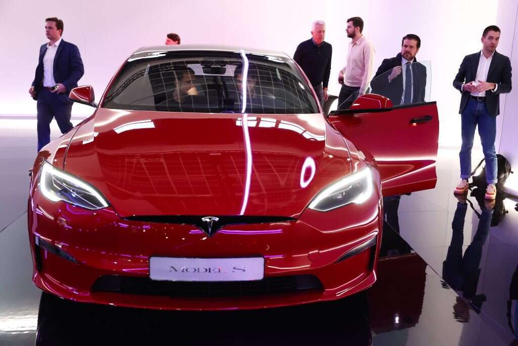 מכונית טסלה בתערוכת הרכב בבלגיה בשבוע שעבר. | אי.פי.איי