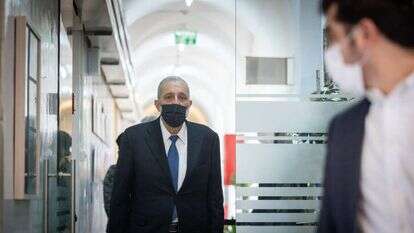 דרעי מגיע לבית המשפט המחוזי, בשנה שעברה. | יונתן זינדל, פלאש 90