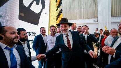 דרעי וחברי ש"ס חוגגים בליל הבחירות. | יוסי זמיר, פלאש 90