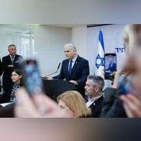 לפיד בישיבת סיעת יש עתיד בכנסת. | אוליבייה פיטוסי, פלאש 90