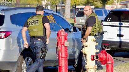 כוחות משטרה מגיעים לזירת הירי ההמוני בקליפורניה. | שאטרסטוק