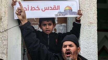 פלסטינים מפגינים. | AFP