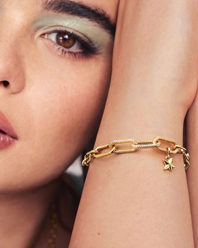 פנדורה. | יחצ.