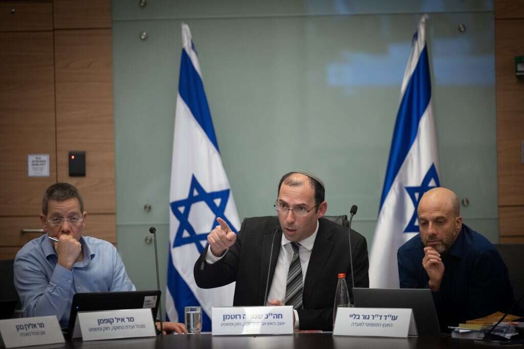 שמחה רוטמן בועדת חוקה. | יונתן זינדל, פלאש90 שמחה רוטמן בועדת חוקה. | יונתן זינדל, פלאש90