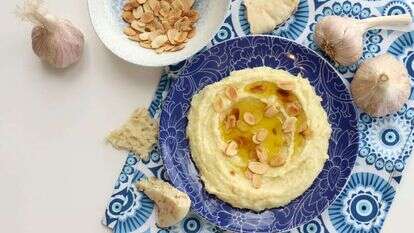 ממרח שום יווני סקורדליה. | אפרת ליכטנשטט