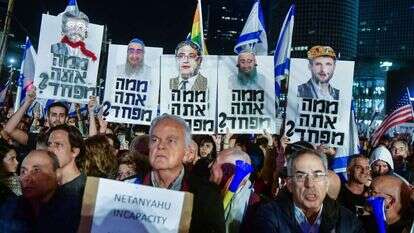 אפילו אם הצד השני לא רוצה לשבת, הימין לא יכול לוותר על הדיון. עצרת השמאל בתל־אביב, השבוע. | אבשלום ששוני, פלאש 90