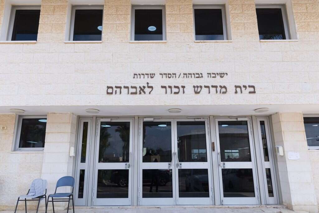 "הישיבה הזו לקחה את כל המטען שבאתי איתו, וריככה אותו". ישיבת שדרות. | לירון מולדובן "הישיבה הזו לקחה את כל המטען שבאתי איתו, וריככה אותו". ישיבת שדרות. | לירון מולדובן