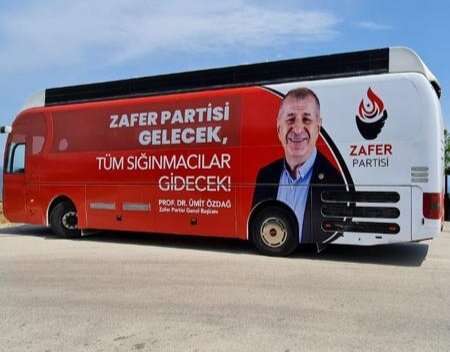 אוטובוס התעמולה של מפלגת "זאפר פארטיסי". | מתוך עמוד הטוויטר של Zafer Parti