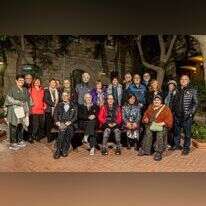 קבוצת המתנחלים הירושלמים, מימין לשמאל: יענקל'ה פרידמן, מאלקנה; יעל גנס, אלקנה; עדי שרון (יושבת), קרני־שומרון; אילה ומאיר גרוסר, גינות־שומרון; אהרון ותרצה (יושבת) יהודה, בית־אל; ישראל ומילי גלון, יקיר; לביאה ליפשיץ (יושבת), בית־אל; הדסה ויצחק חלמיש, בני־ברק; דבורה פוקסמן (יושבת), רמת־מגשימים; מרסל גנס (יושב), אלקנה; שרה עמיר־ורקר, קרני־שומרון; רבקה פויכטונגר, פתח־תקווה; רונית ויוסי ושדי, קרני־שומרון; רפא לסר, כפר־אדומים. | נעמה שטרן