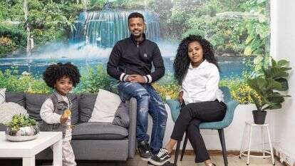 משפחת מקונן, פתח־תקווה. | אבישג שאר־ישוב משפחת מקונן, פתח־תקווה. | אבישג שאר־ישוב