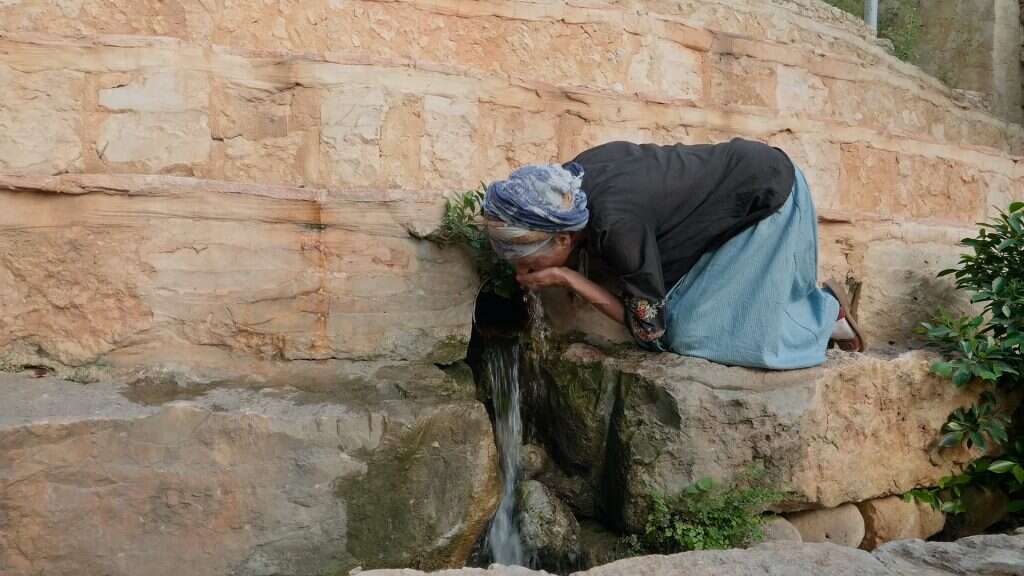"אנחנו מול הר נבו, תחת עיני משה רבנו". מתוך הסרט "אש יוקדת ביריחו". | אברהם שפירא, מתוך הסרט