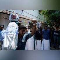 "רב־הטבחים מגוג'אראט". סטודנטים במצעד מחאה נגד מודי בקראלה, שלשום. | איי.אף.פי