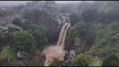 מפל סער זורם, חודש פברואר. | עופר שנער רשות הטבע והגנים