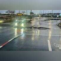 הבור שנפער בכביש בתל אביב. | דוברות המשטרה