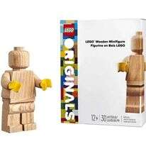 דמות לגו גדולה מעץ ממוחזר. | יחצ לגו סטור ישראל