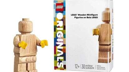 דמות לגו גדולה מעץ ממוחזר. | יחצ לגו סטור ישראל