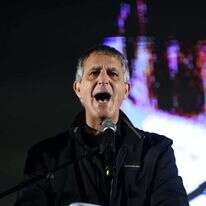 חימי נואם בהפגנה לפני כשלושה שבועות בכיכר הבימה בתל־אביב. | גילי יערי, פלאש 90