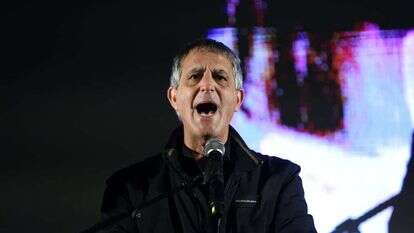 חימי נואם בהפגנה לפני כשלושה שבועות בכיכר הבימה בתל־אביב. | גילי יערי, פלאש 90