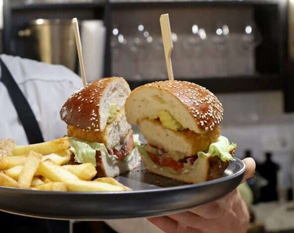 "שניצל עוף" מתורבת תוצרת ישראל. | איי.אף.פי