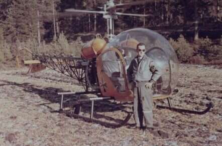 "התעקשתי להראות לכוחות היבשה שאני לא טייס שמביט עליהם מלמעלה אלא כזה שיודע גם ללכלך את הנעליים בבוץ". דגן במהלך שירותו. | באדיבות המצולם
