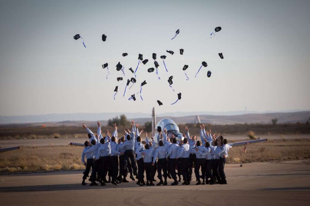 סיום קורס טיס. | מרים אלסטר, פלאש 90