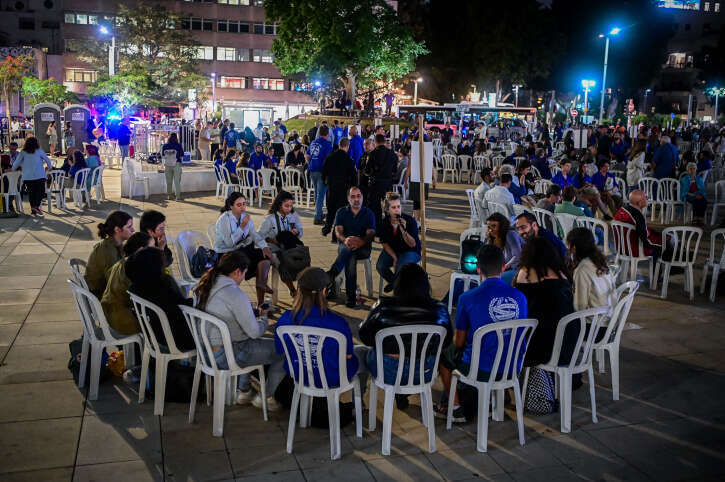 מעגלי שיח. אילוסטרציה. | אבשלום ששוני, פלאש 90
