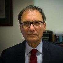 עורך הדין דוד חודק. | Arielinson