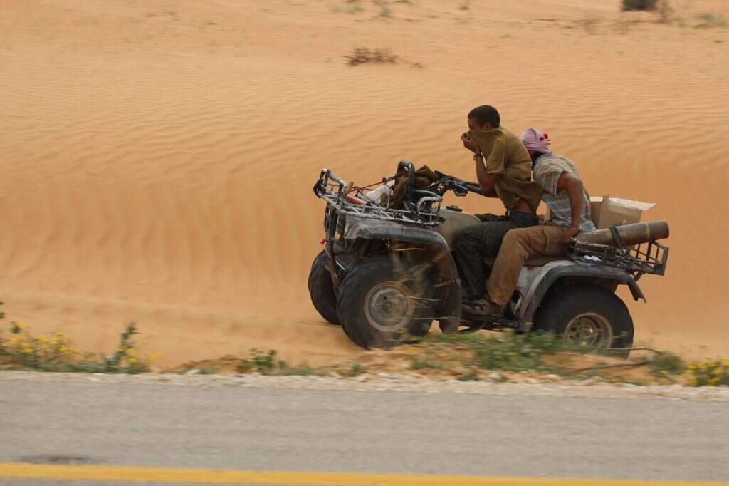 גנבים בשטחי האימון בצאלים. | תנועת רגבים גנבים בשטחי האימון בצאלים. | תנועת רגבים
