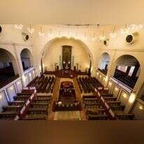 פנים בית הכנסת הגדול. | אריק סולטן