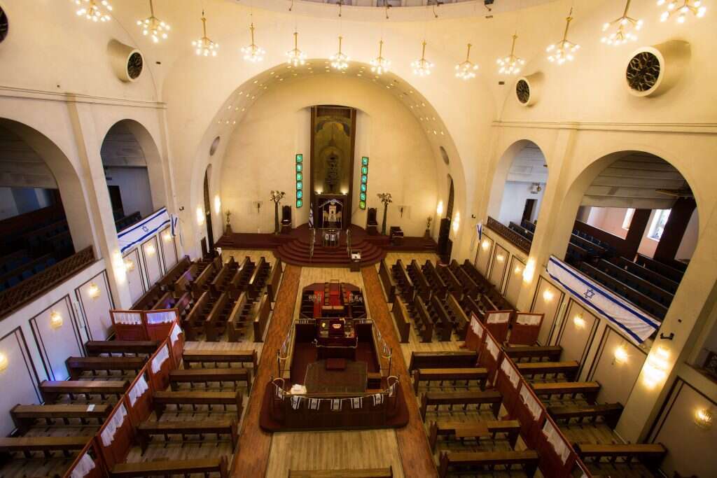 פנים בית הכנסת הגדול. | אריק סולטן