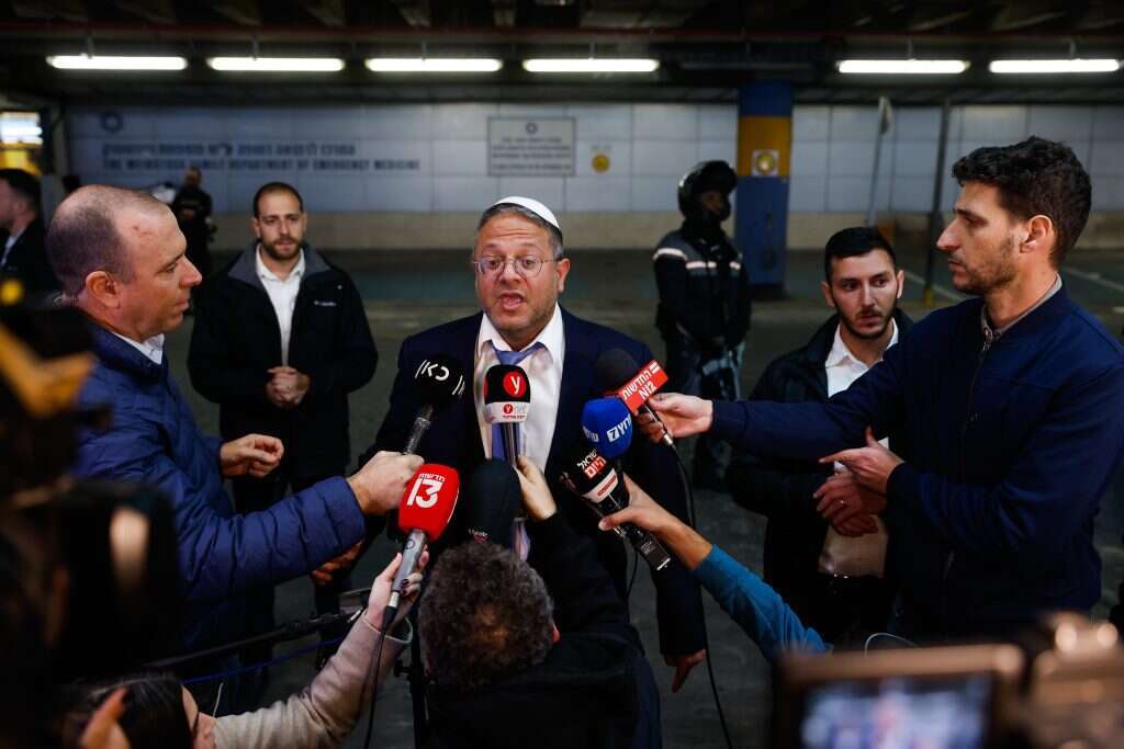 בן גביר תוקף את היועמשית, בית החולים שערי צדק, במוצאי השבת שעברה. | אוליבייה פיטוסי, פלאש 90 בן גביר תוקף את היועמשית, בית החולים שערי צדק, במוצאי השבת שעברה. | אוליבייה פיטוסי, פלאש 90