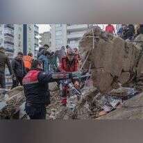 ניסיונות חילוץ לאחר רעידת האדמה בטורקיה, הבוקר. | AFP