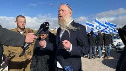 הרב איתן שנרב, אביה של רנה הי"ד. | ידידיה צוקרמן