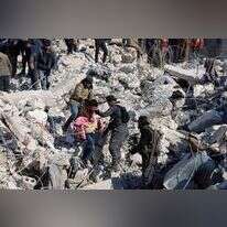 חילוץ גופה ברעידת האדמה בסוריה. | AFP