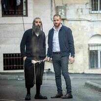 דבק מקמח, מים וסודה. מימין: נת  קרויזר ויואליש קוריס. | יונתן זינדל, פלאש 90