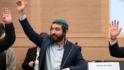 ח"כ צבי סוכות בהצבעה הראשונה בתפקידו החדש. | שריה דיאמנט