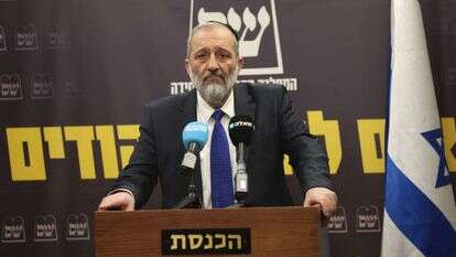 אריה דרעי בישיבת הסיעה. | יונתן זינדל, פלאש 90