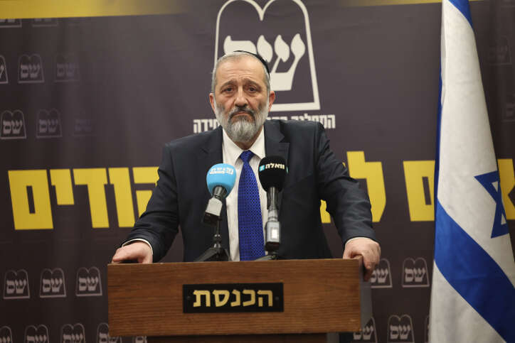 אריה דרעי בישיבת הסיעה. | יונתן זינדל, פלאש 90